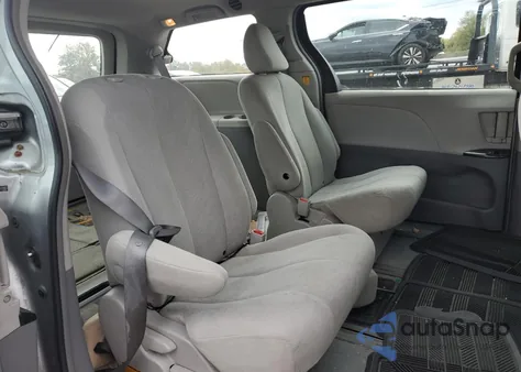 2013 Toyota Sienna z USA, uszkodzony, nr VIN 5TDZK3DCXDS329962